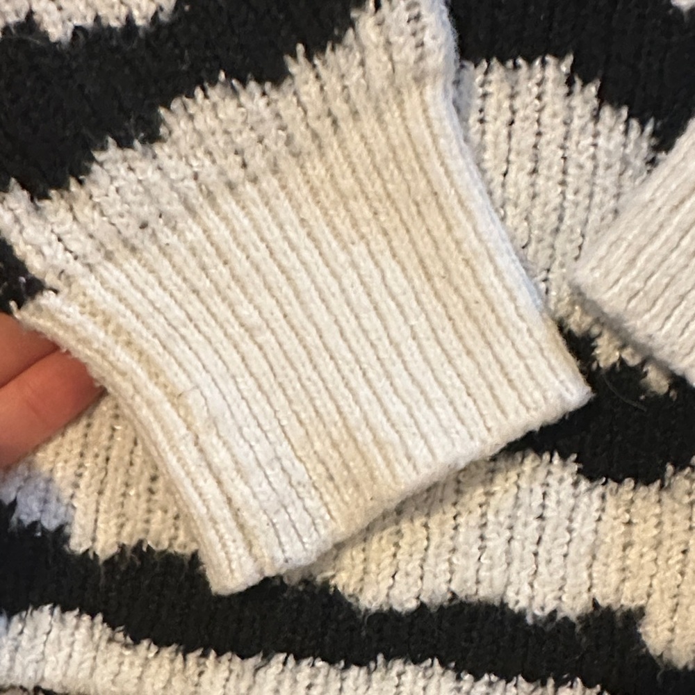 John + Jenn Zebra Pattern Sweater – Women’s – Cozy Knit Pullover Size XS - Picture 4 of 8